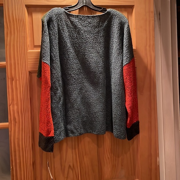 Woman’s Margaret Winters Soft Sweater with Pocket. NWT - Picture 4 of 9